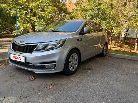 2015 Kia Rio III Рестайлинг, серебристый, 1122000 рублей, вид 2