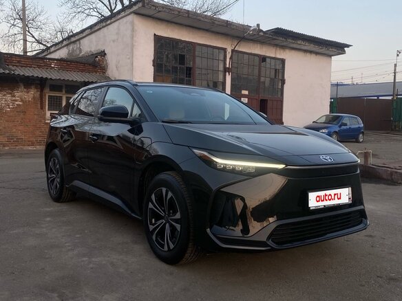 2023 Toyota bZ4X I, чёрный, 4300000 рублей - вид 5