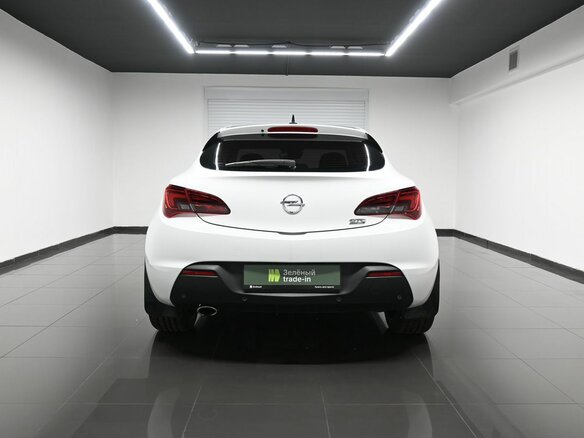 2013 Opel Astra GTC J Рестайлинг, белый, 1050000 рублей - вид 3