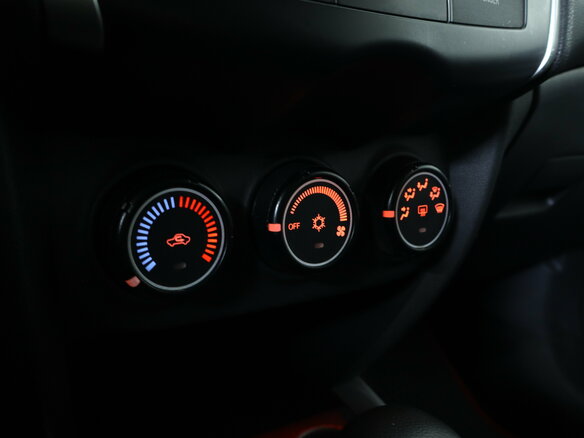 2012 Mitsubishi ASX I, белый, 889000 рублей - вид 12