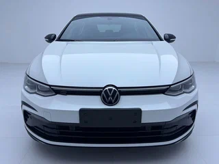 2023 Volkswagen Golf VIII, серый, 1925000 рублей, вид 2
