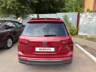 2021 Volkswagen Tiguan II Рестайлинг, красный, 2999999 рублей, вид 4