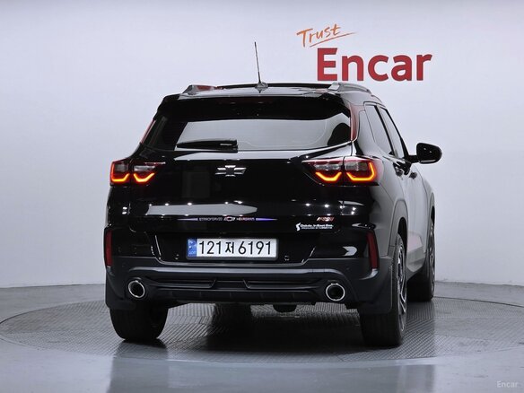 2023 Chevrolet TrailBlazer III, чёрный, 1470000 рублей - вид 2