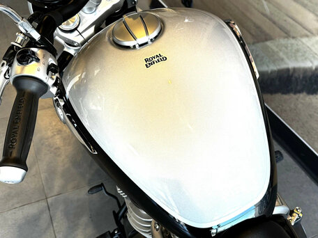 2026 Royal Enfield Super Meteor, серый, 773000 рублей, вид 4