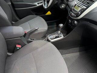 2013 Hyundai Solaris I, чёрный, 800000 рублей, вид 4