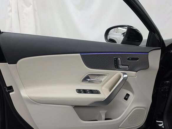 2025 Mercedes-Benz A-Класс 220 IV (W177) Рестайлинг, чёрный, 4200000 рублей - вид 12