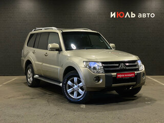 2010 Mitsubishi Pajero IV, бежевый, 1800000 рублей, вид 3