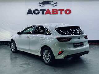 2018 Kia Ceed III, белый, 1350000 рублей, вид 4