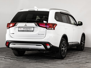 2020 Mitsubishi Outlander III Рестайлинг 3, белый, 1949000 рублей, вид 5