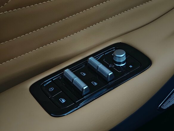 2026 Geely EX5 Гибрид EM-i, белый, 3829990 рублей - вид 25