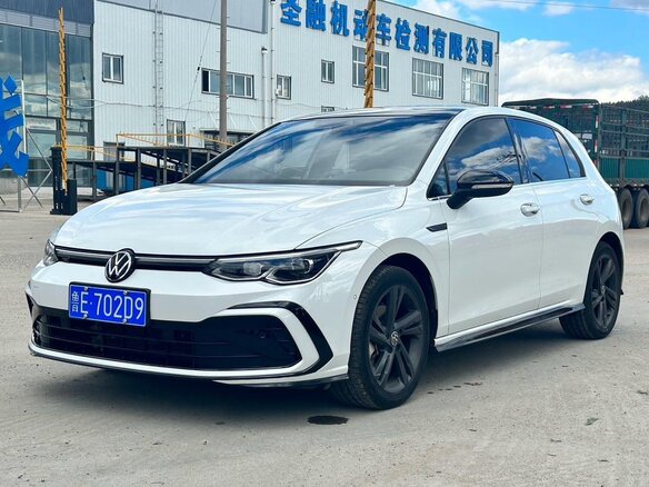 2023 Volkswagen Golf VIII, белый, 1850001 рублей