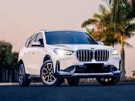 2023 BMW X1 Long 20Li sDrive III (U11/U12), белый, 2910000 рублей, вид 1