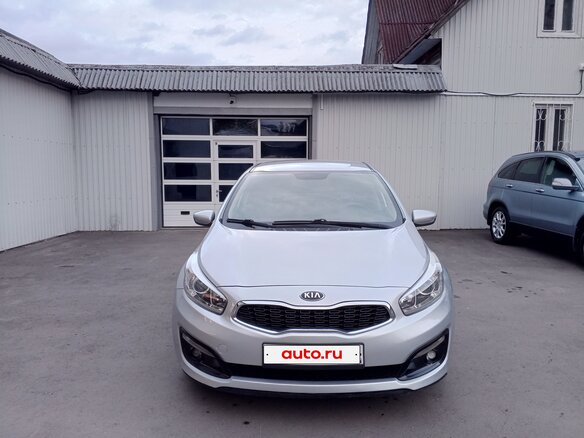 2016 Kia Ceed II Рестайлинг, серебристый, 850000 рублей - вид 3