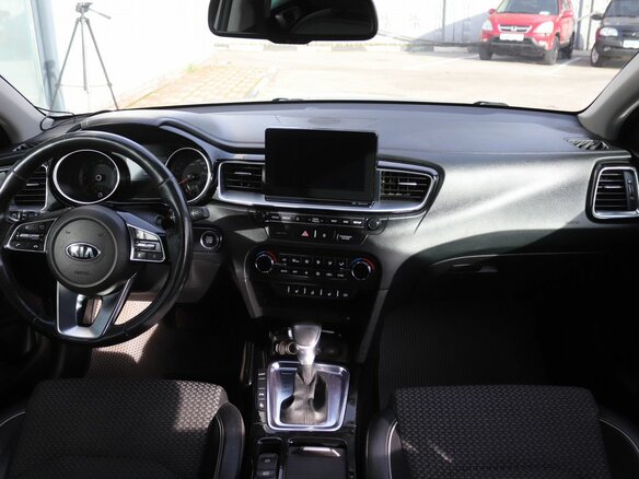 2019 Kia Ceed III, серебристый, 1670000 рублей - вид 10