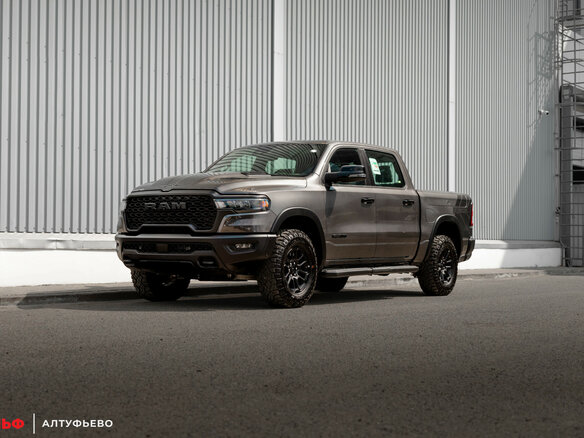 2025 Ram 1500 Crew Cab V Рестайлинг, чёрный
