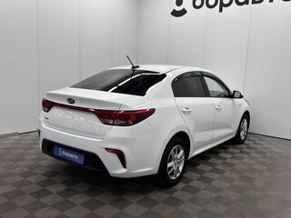 2020 Kia Rio IV, белый, 1490000 рублей, вид 4