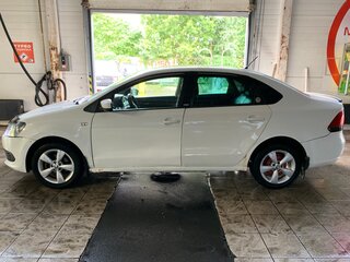 2014 Volkswagen Polo V, белый, 380000 рублей, вид 4