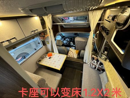 2018 Toyota HiAce, белый, 3300000 рублей, вид 3