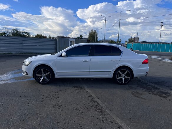 2013 Skoda Superb DSG II Рестайлинг, белый, 1150000 рублей - вид 3