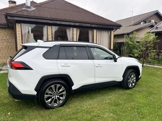 2022 Toyota RAV4 V (XA50), белый, 3200000 рублей, вид 4