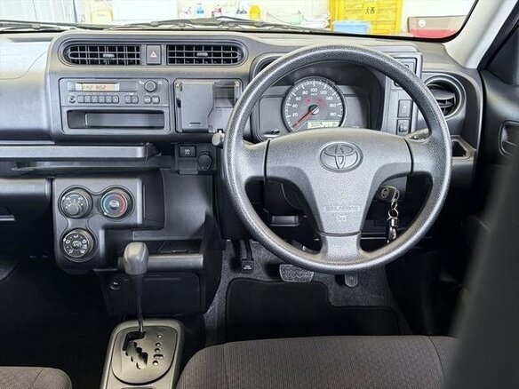 2021 Toyota Probox I Рестайлинг, бежевый - вид 17