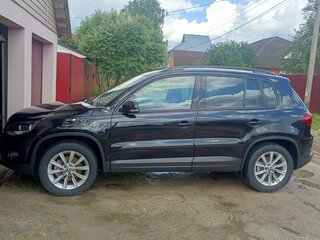 2015 Volkswagen Tiguan I Рестайлинг, чёрный, 1400000 рублей, вид 3