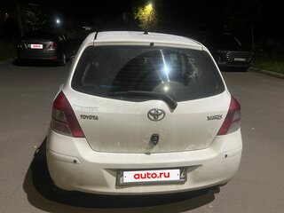 2010 Toyota Yaris III, белый, 450000 рублей, вид 4