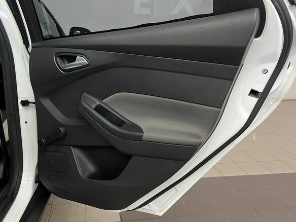 2011 Ford Focus III, белый, 650000 рублей - вид 20