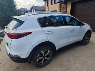 2019 Kia Sportage IV Рестайлинг, белый, 2100000 рублей, вид 3