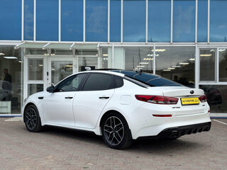 2018 Kia Optima IV Рестайлинг, белый, 2200000 рублей, вид 4