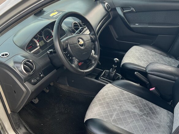 2006 Chevrolet Aveo I Рестайлинг, серебристый, 260000 рублей - вид 4