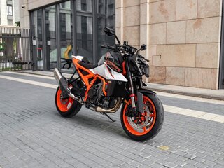 2026 KTM 990 Duke, оранжевый, 1990000 рублей, вид 2