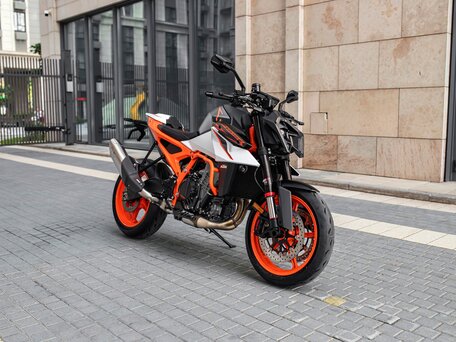 2026 KTM 990 Duke, оранжевый, 1990000 рублей, вид 2