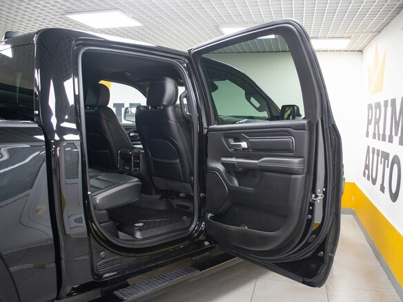 2022 Ram 1500 Crew Cab eTorque V, чёрный, 7999000 рублей - вид 18