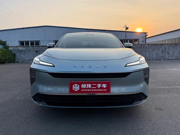 2025 Roewe D6 54 kWh, серебристый, 1696520 рублей