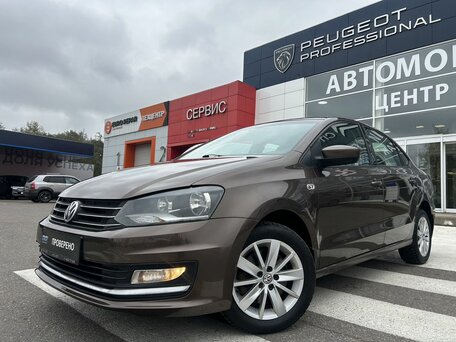 2016 Volkswagen Polo V Рестайлинг, коричневый, 1060000 рублей, вид 3