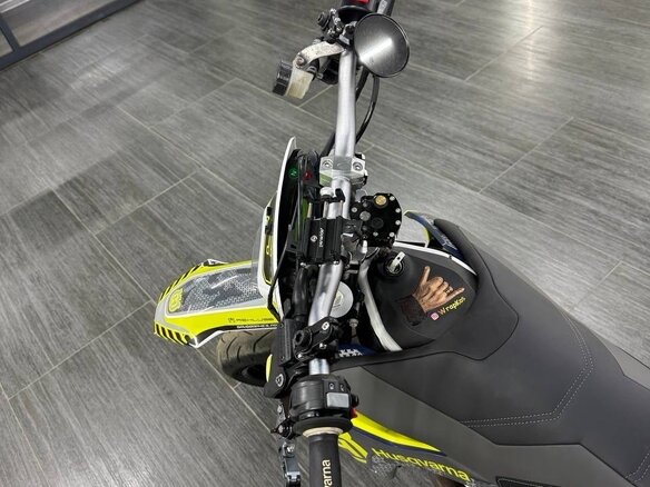2016 Husqvarna 701 Supermoto, жёлтый, 790000 рублей - вид 10