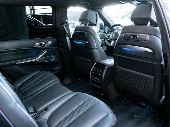 2022 BMW X7 40d I (G07) Рестайлинг, серый, 13100000 рублей - вид 38