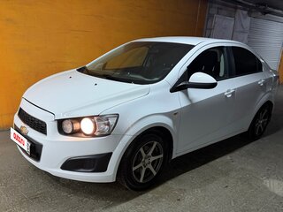 2014 Chevrolet Aveo II, белый, 490000 рублей, вид 2