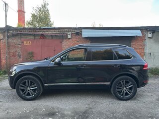 2013 Volkswagen Touareg II, чёрный, 2100000 рублей, вид 1