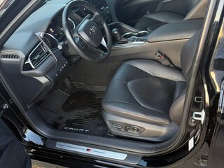 2021 Toyota Camry VIII (XV70) Рестайлинг, чёрный, 4000000 рублей, вид 5