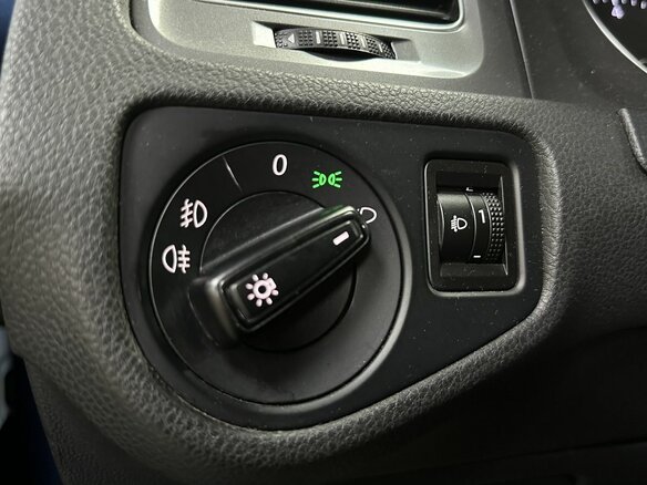 2013 Volkswagen Golf VII, голубой, 880000 рублей - вид 24