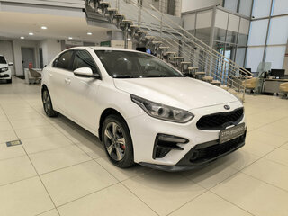 2020 Kia Cerato III Рестайлинг (Classic), белый, 1550000 рублей, вид 3