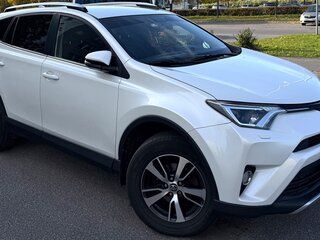 2016 Toyota RAV4 IV (XA40) Рестайлинг, белый, 2400000 рублей, вид 1