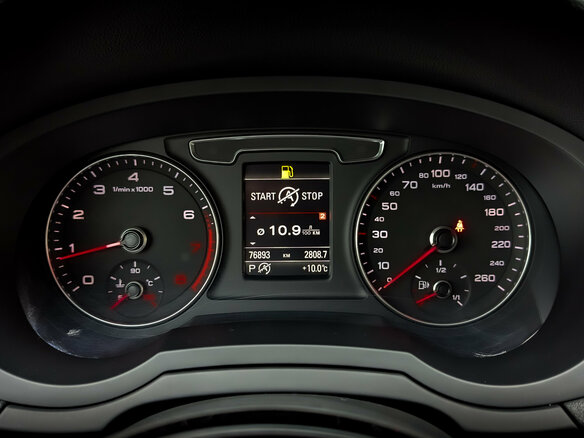 2017 Audi Q3 I (8U) Рестайлинг, чёрный, 2399000 рублей - вид 12