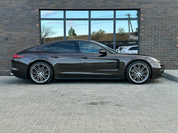 2017 Porsche Panamera 4 II, коричневый, 5250000 рублей - вид 4