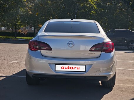 2013 Opel Astra J Рестайлинг, серебристый, 830000 рублей, вид 3