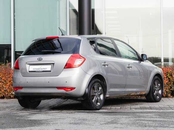 2010 Kia Ceed I Рестайлинг, серебристый, 600000 рублей - вид 1