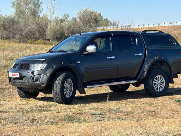 2011 Mitsubishi L200 IV, серый, 1200000 рублей - вид 2