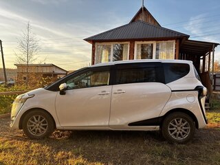 2016 Toyota Sienta II, белый, 1500000 рублей, вид 1